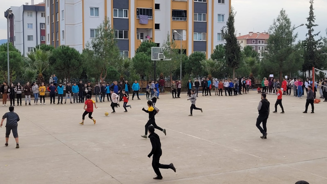 Ortaokul Öğrencilerimiz Arasında Futbol Turnuvası Düzenledik