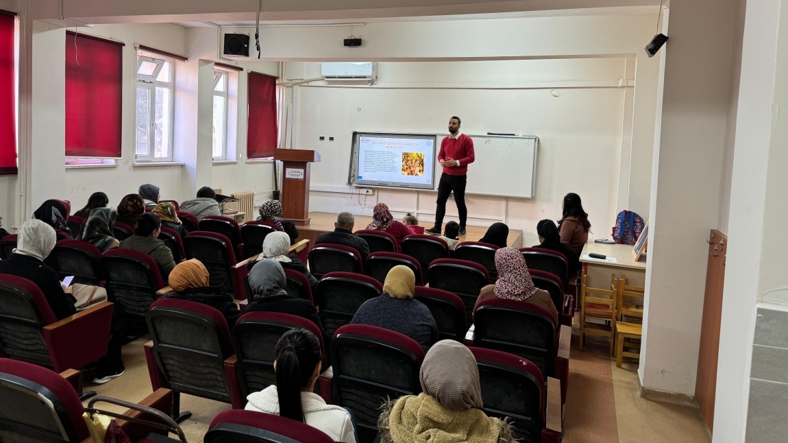 Velilerimiz için ‘’Aile İçi İletişim ve Ebeveyn Tutumları ‘’ve ‘’ Sosyal Beceriler ve Özgüven ‘’ Konulu Seminerler Düzenledik...